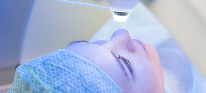 Augen lasern Femto Lasik Operation